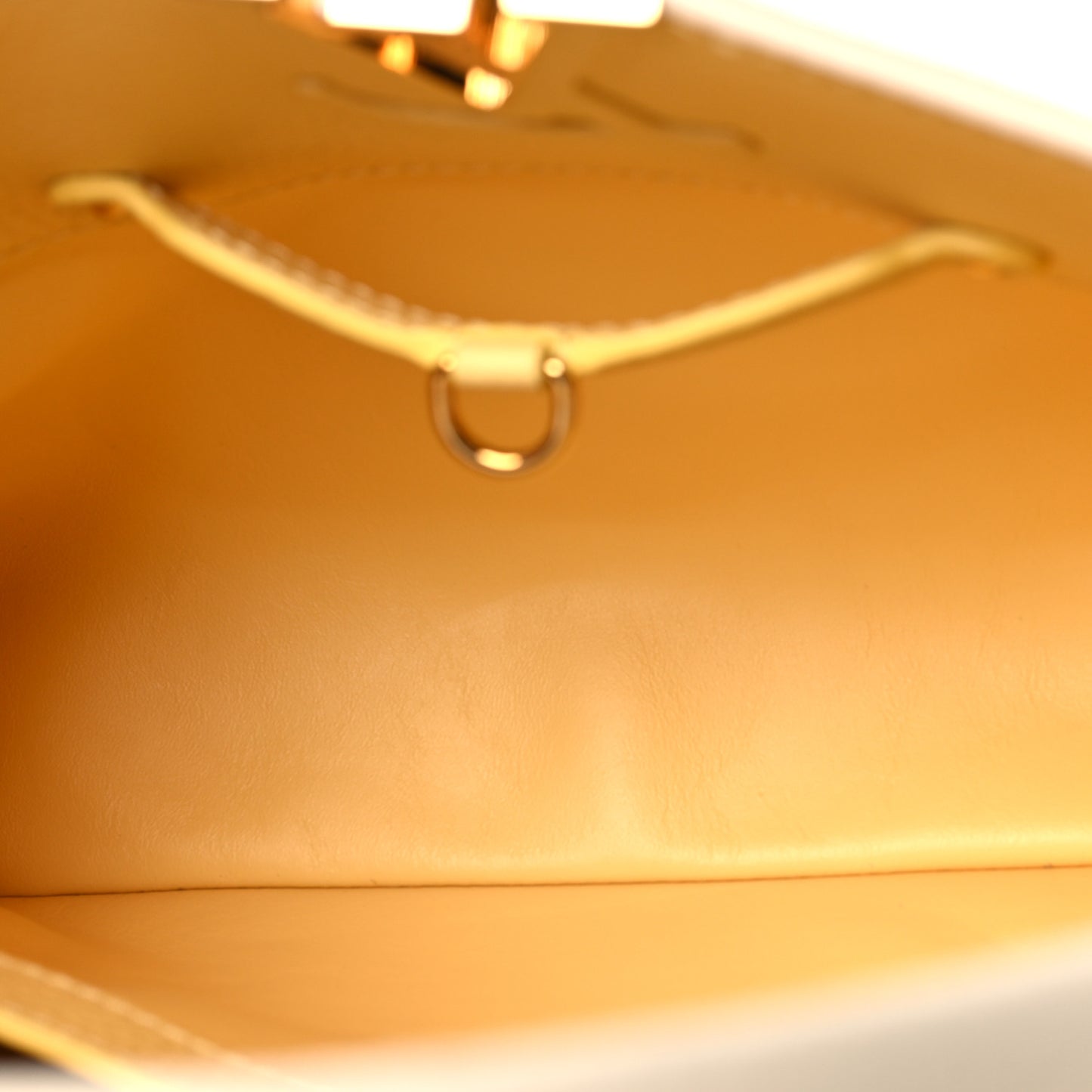 Taurillon Capucines MM Cream Plume Yellow