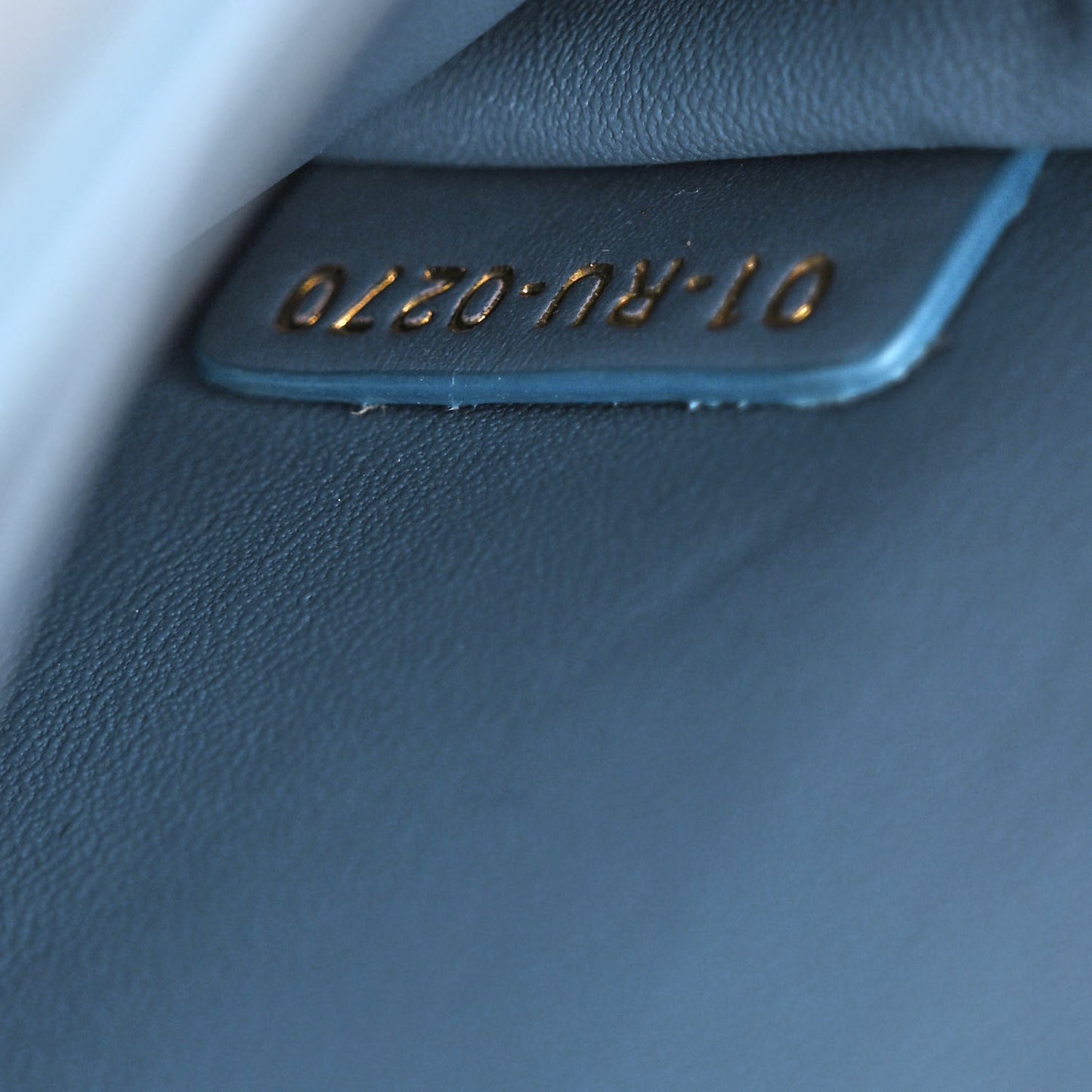 Box Calfskin 30 Montaigne Box Bag Blue