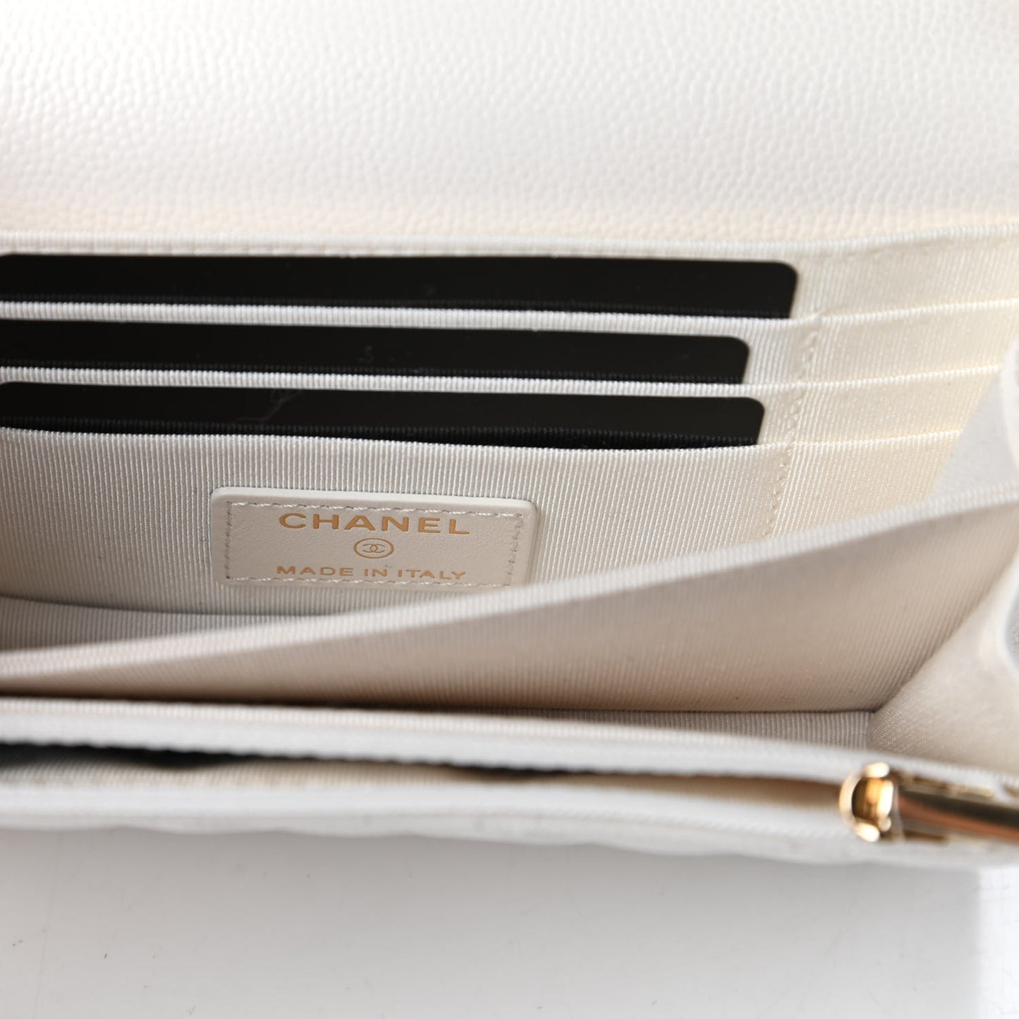 Caviar Quilted Mini Wallet On Chain WOC White