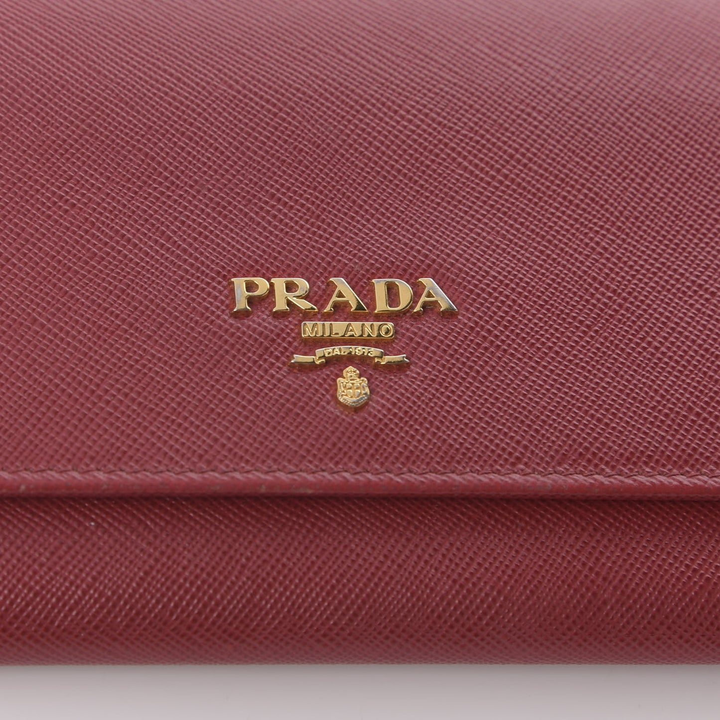 Saffiano Metal Oro Chain Wallet Fuoco