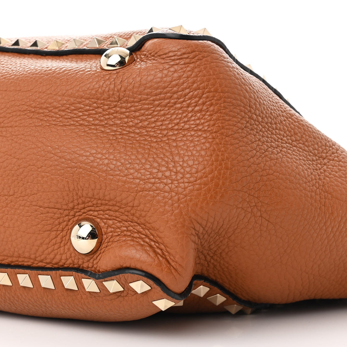 Pebbled Calfskin Medium Rockstud Tote Light Cuir