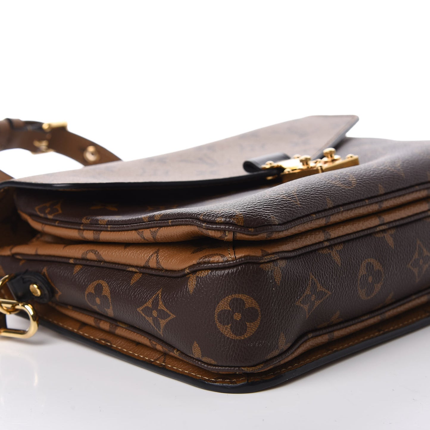 Reverse Monogram Pochette Metis