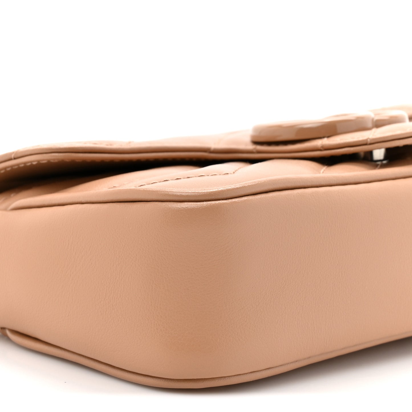Calfskin Matelasse Monochrome Super Mini GG Marmont Shoulder Bag Camelia