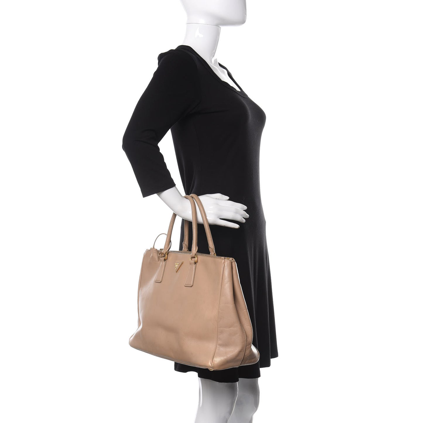 Saffiano Medium Galleria Double Zip Tote Cammeo