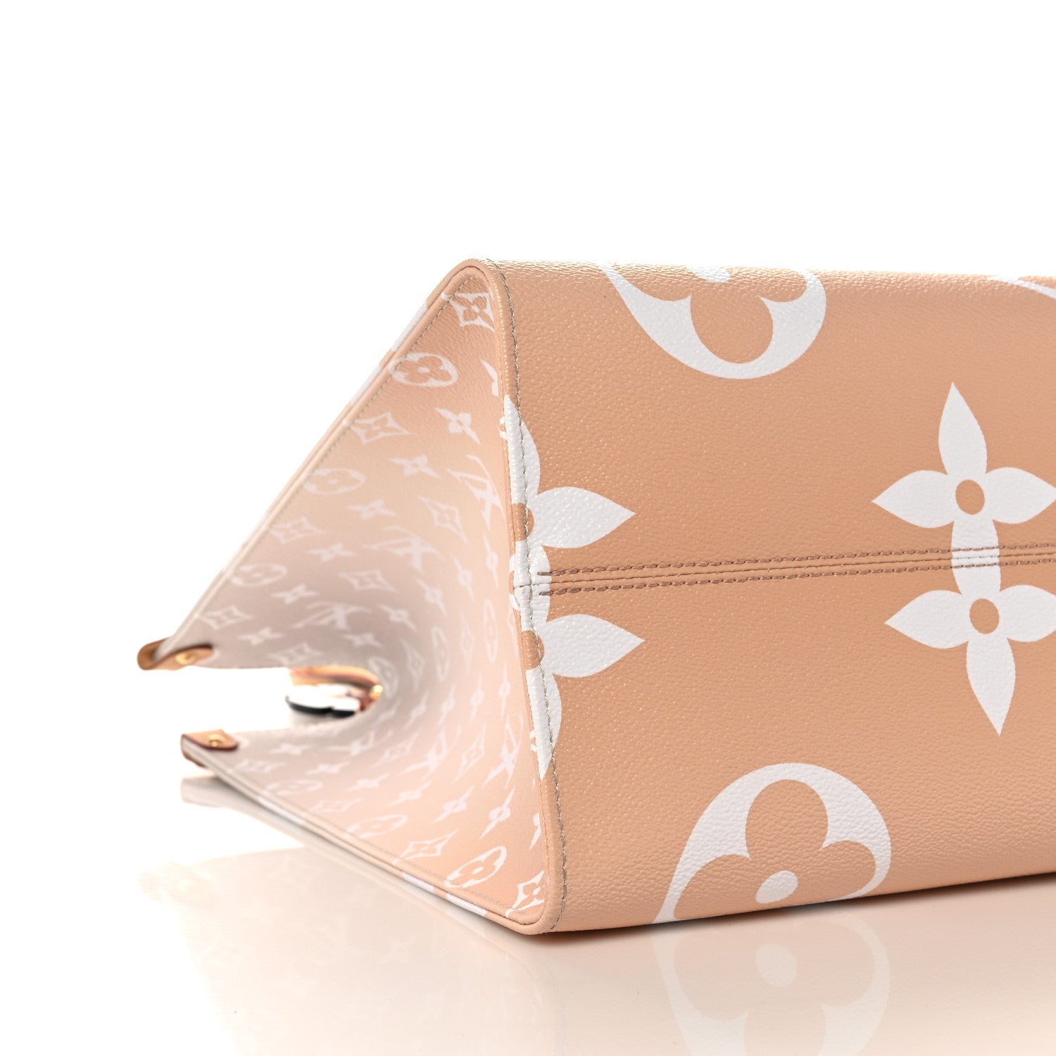 Louis Vuitton Monogram Giant By The Pool Onthego GM Brume 7 of 11