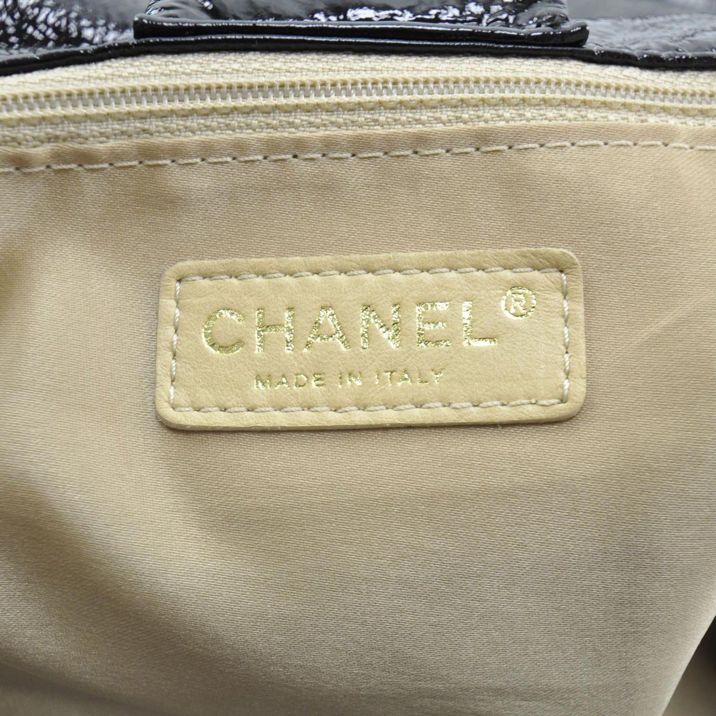 Vinyl XL Rock and Chain Flap Black