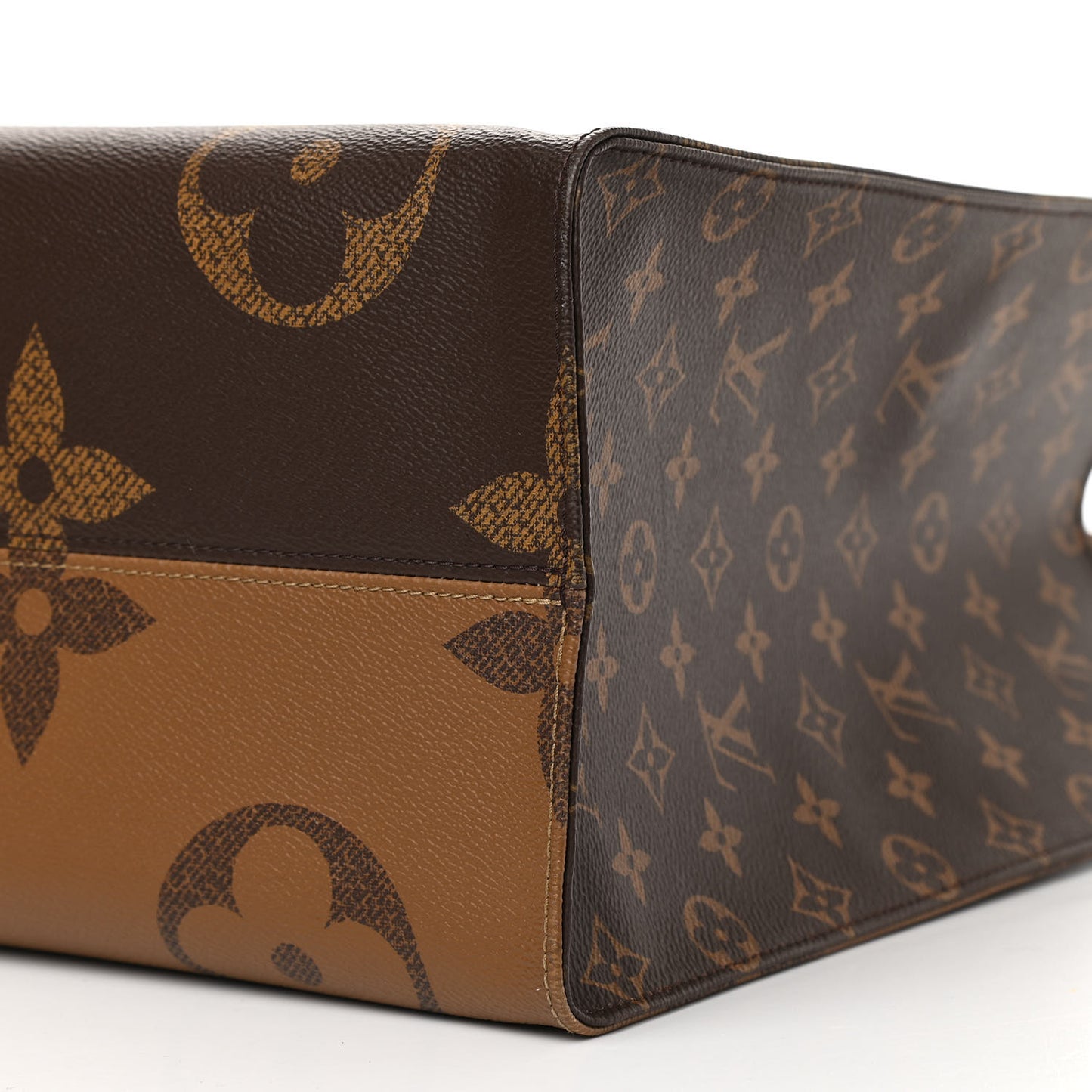Reverse Monogram Giant Onthego GM