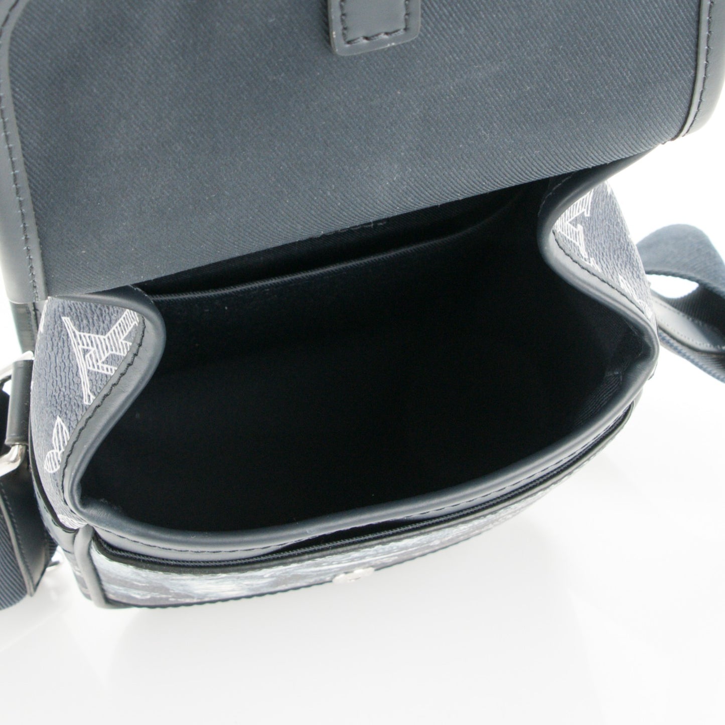Savane Monogram Elephant Chapman Messenger BB Encre