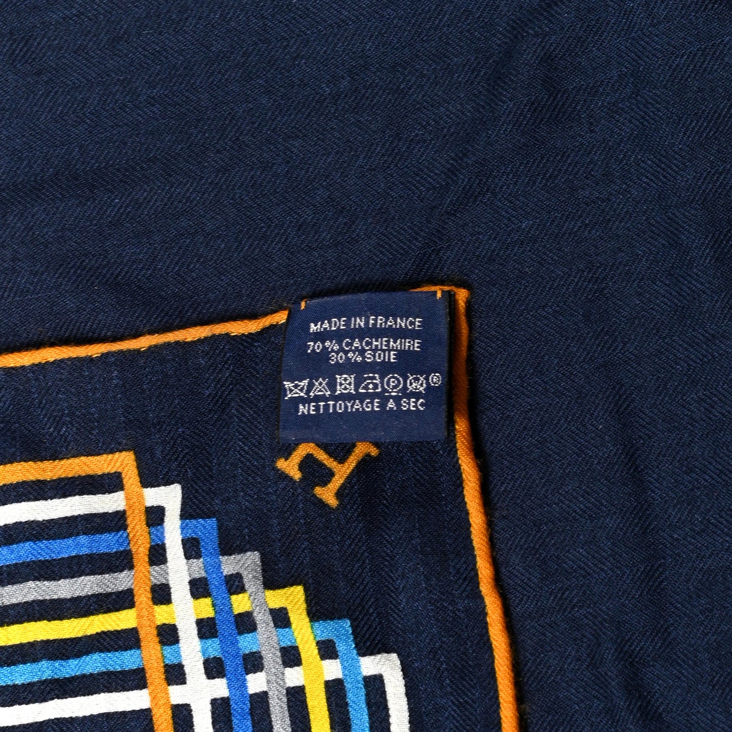 Cashmere Silk Encadre Liste Au Fil Shawl 140 Bleu Marine Gold White