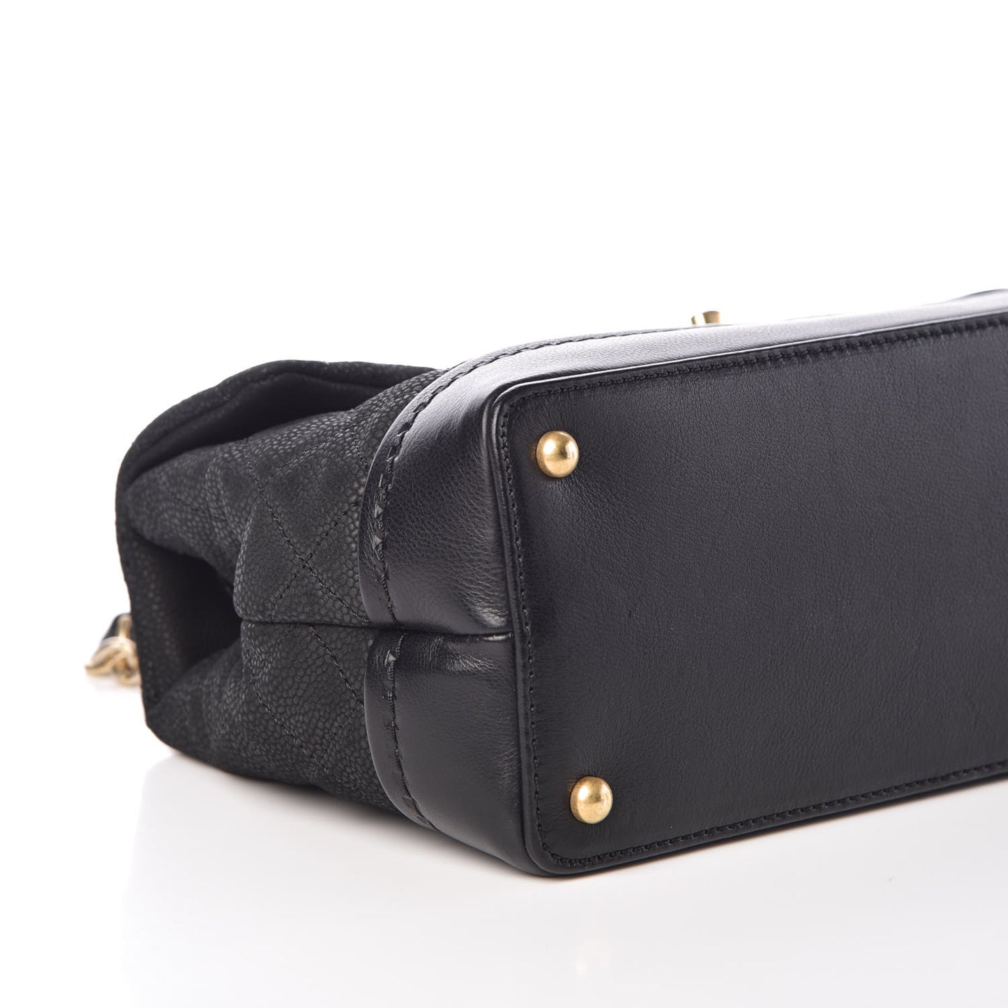 Iridescent Grained Calfskin Medium Globe Trotter Flap Black