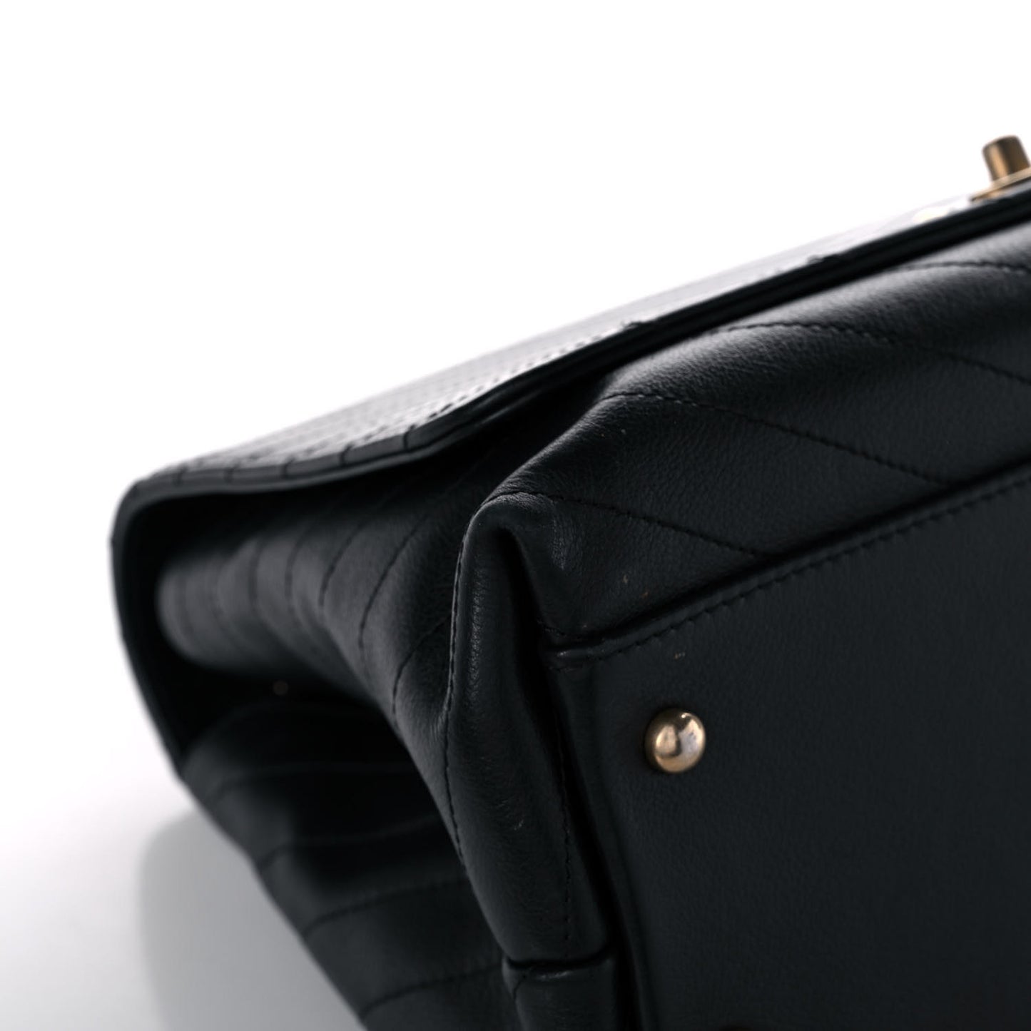Grained Calfskin Chevron Stitched Medium Chic Top Handle Flap Black