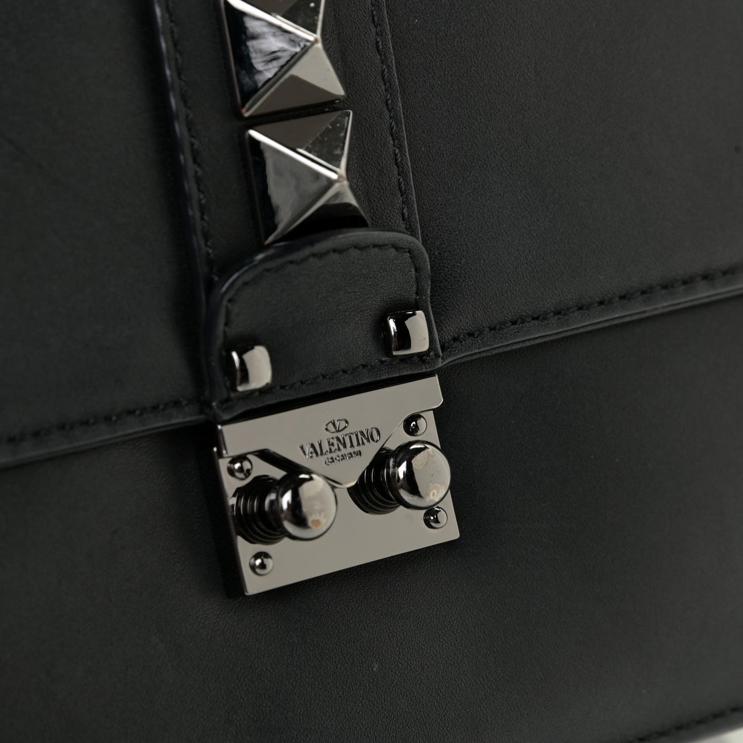 Vitello Medium Glam Lock Rockstud Flap Black