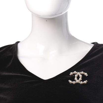 Chanel Pearl Crystal Nefertiti CC Brooch Gold 3 of 4