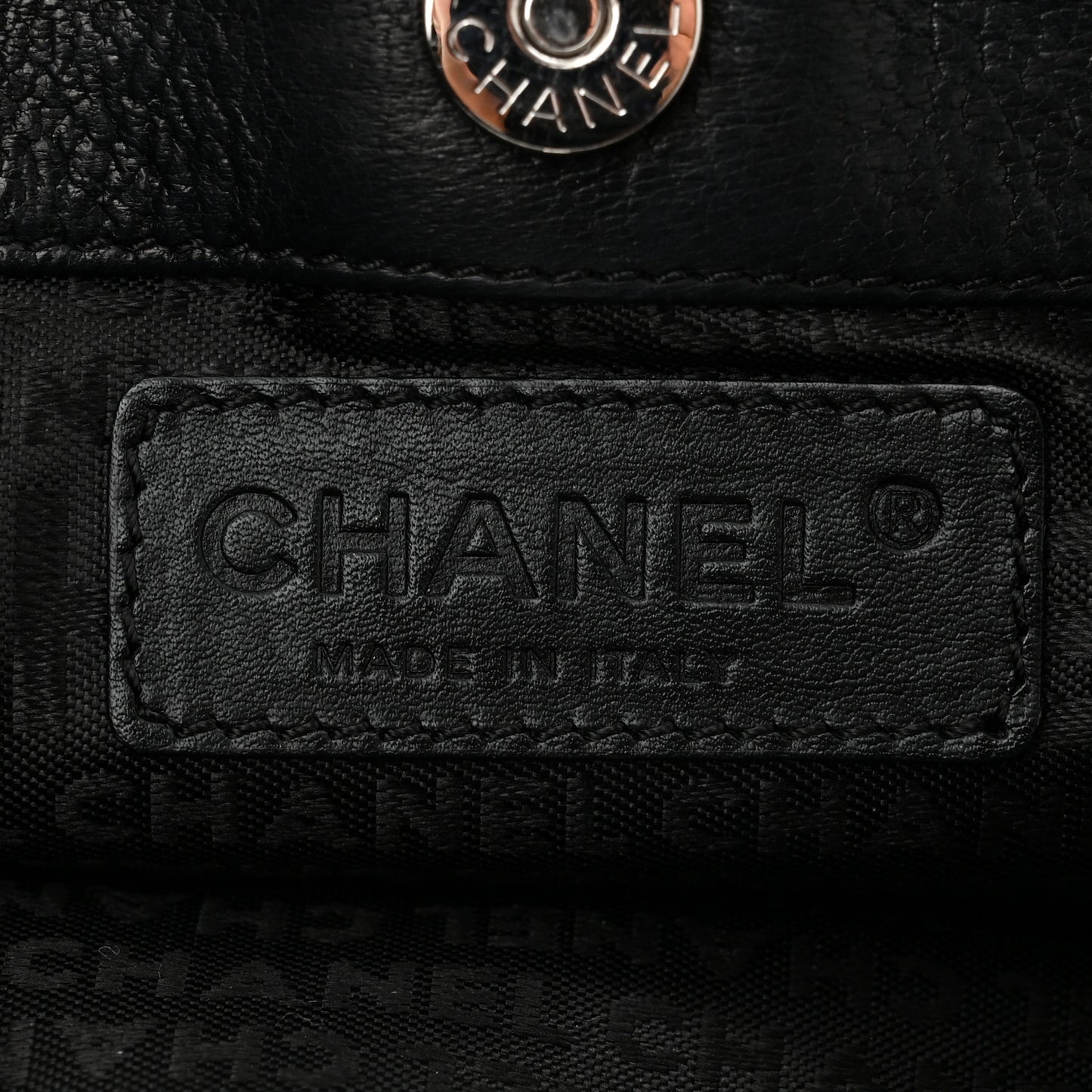 Calfskin Logo Pochette Black