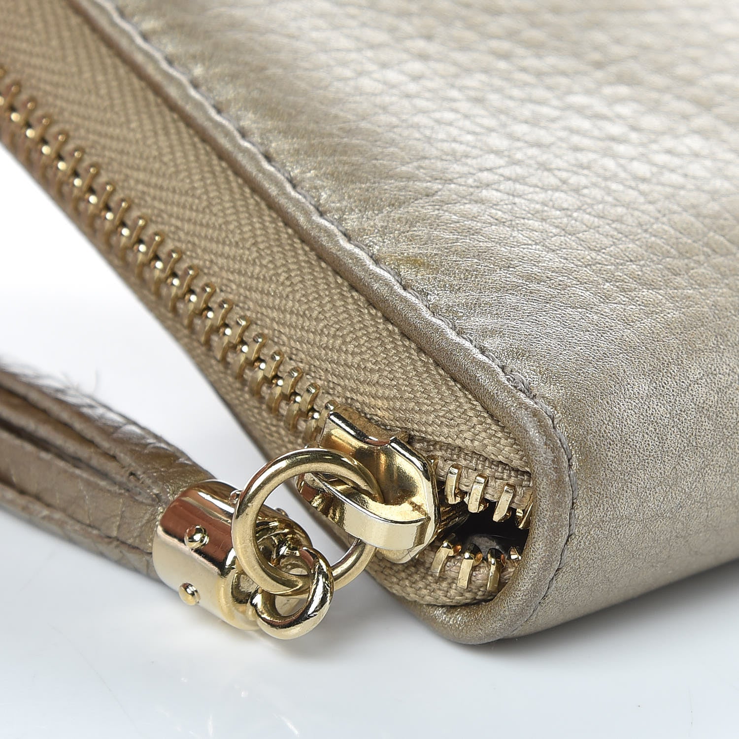 Gucci Metallic Pebbled Calfskin Soho Zip Around Wallet Golden Beige 8 of 10