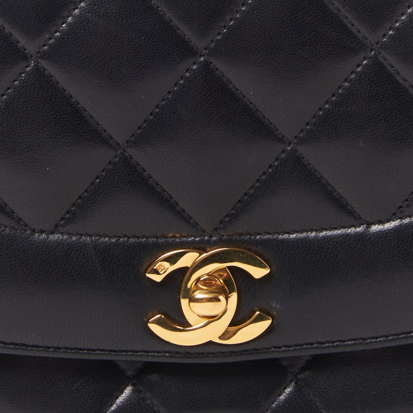 Lambskin Quilted Medium Single Flap Black