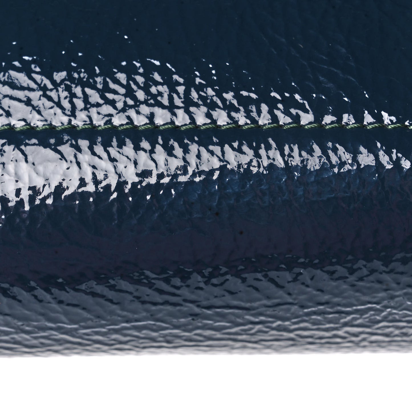 Vernis Deerskin Bonded Chain Pochette Marine