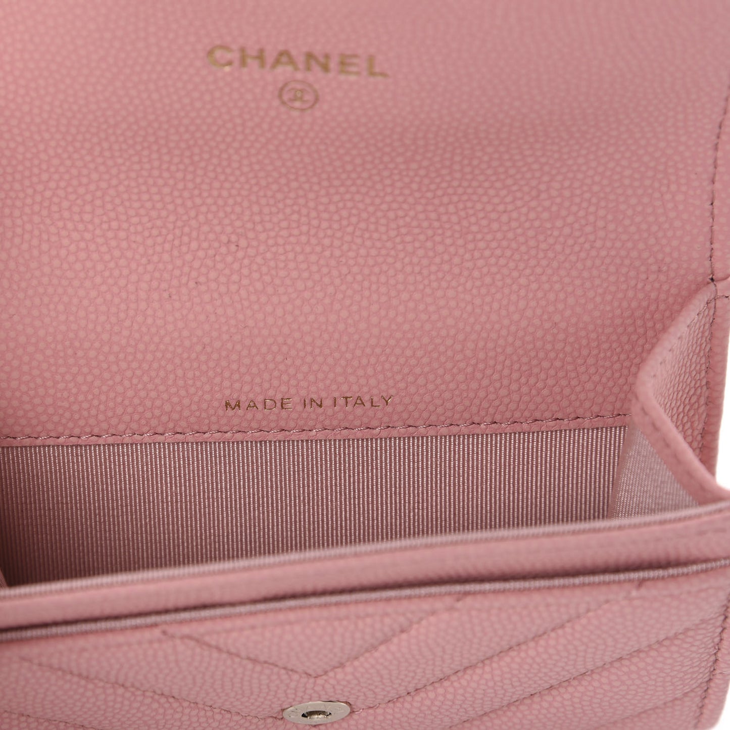 Matte Caviar Chevron Quilted Flap Card Holder Pink