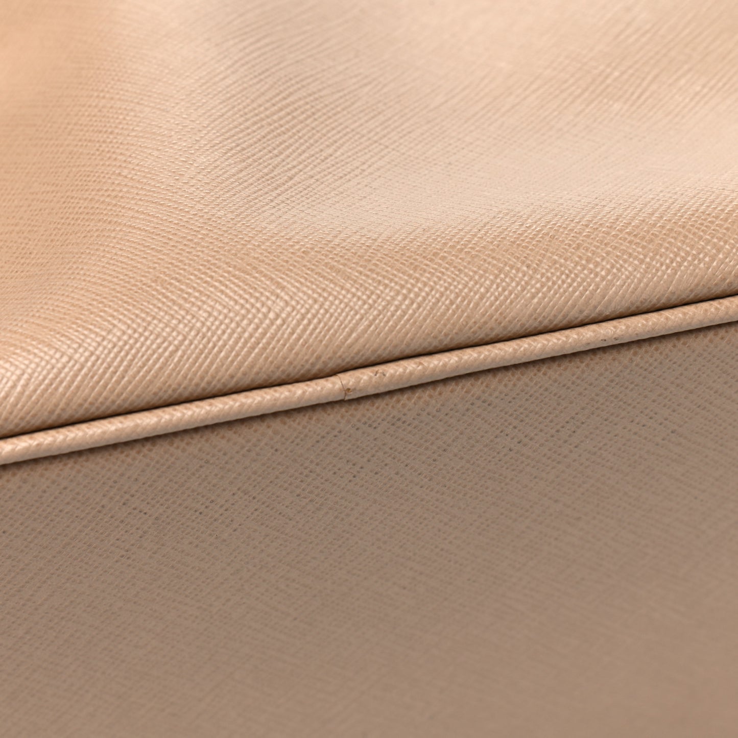 Saffiano Medium Galleria Double Zip Tote Sabbia