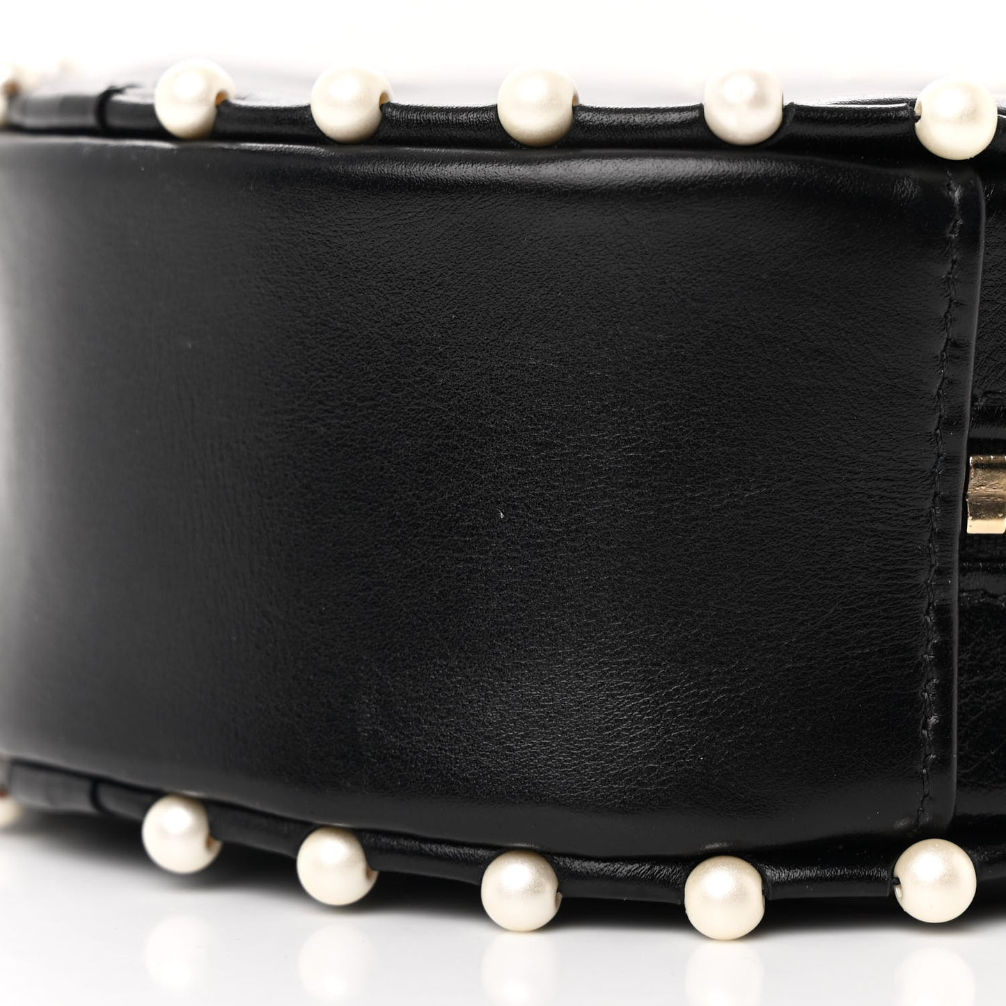Calfskin Quilted Pearl Round Clutch With Chain Black