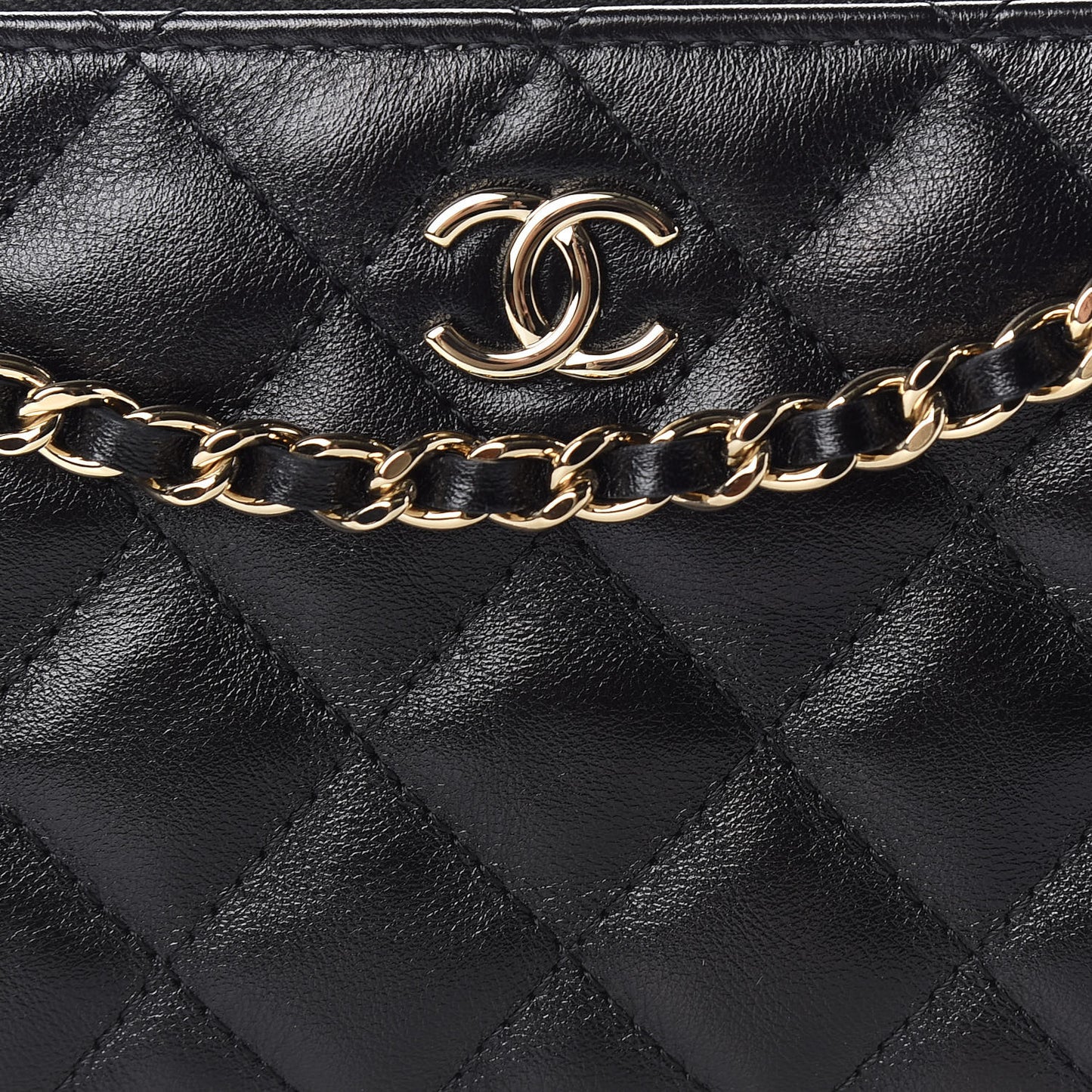 Calfskin Quilted Pearl Small Clutch With Chain Black
