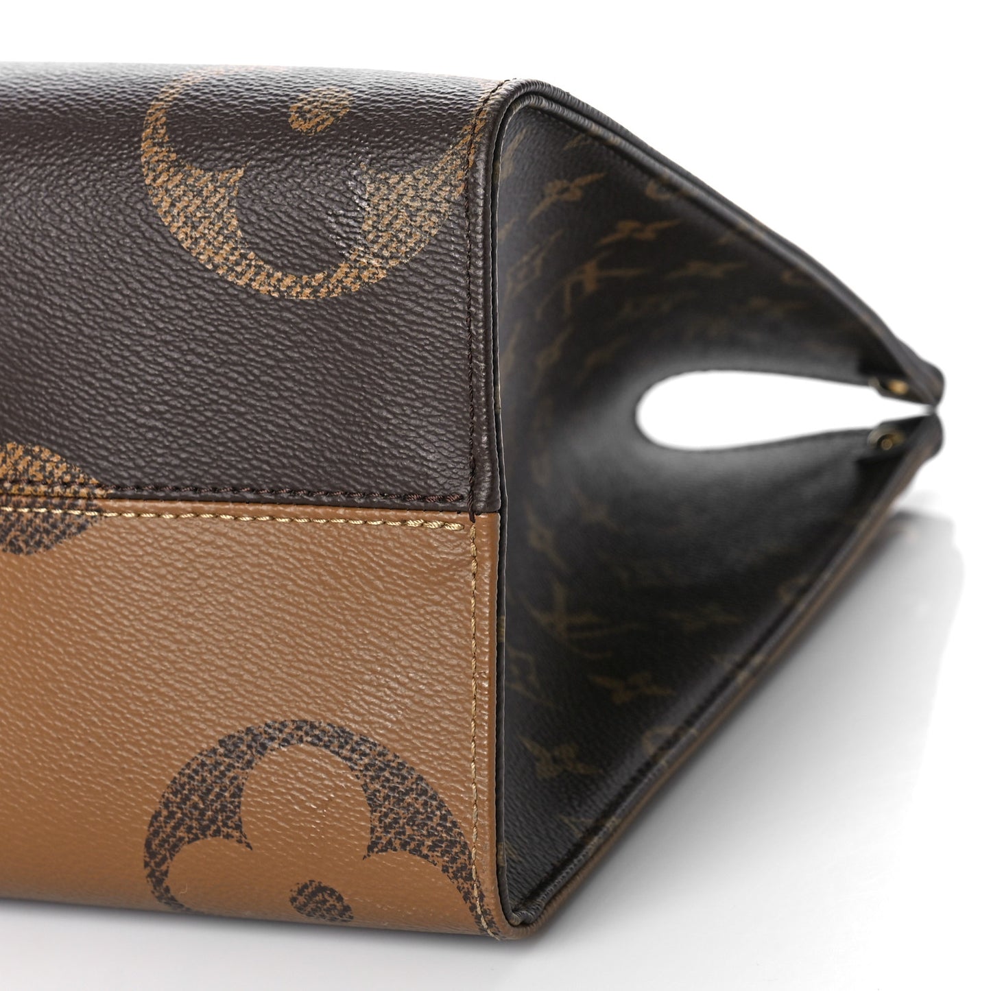 Reverse Monogram Giant Onthego MM