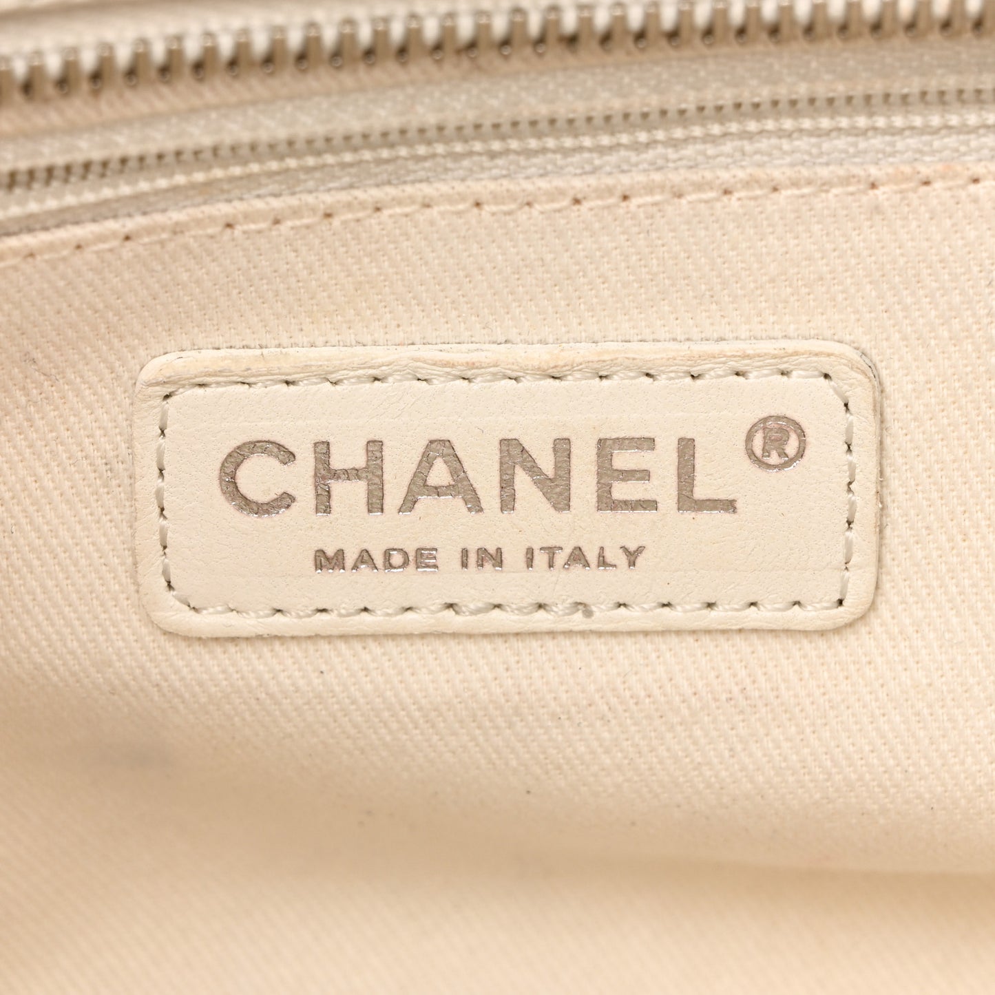 Caviar Quilted Petit Timeless Tote PTT White