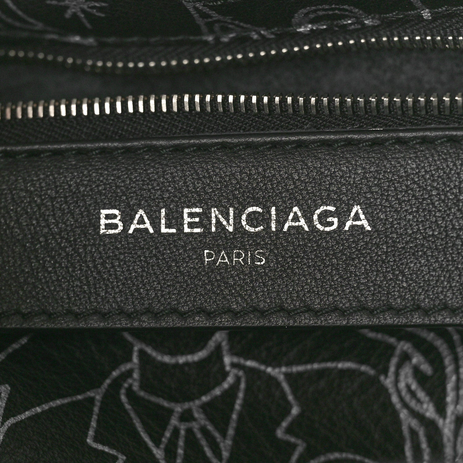 Balenciaga Agneau Graffiti Papier A6 Zip Around Tote Black White 7 of 10