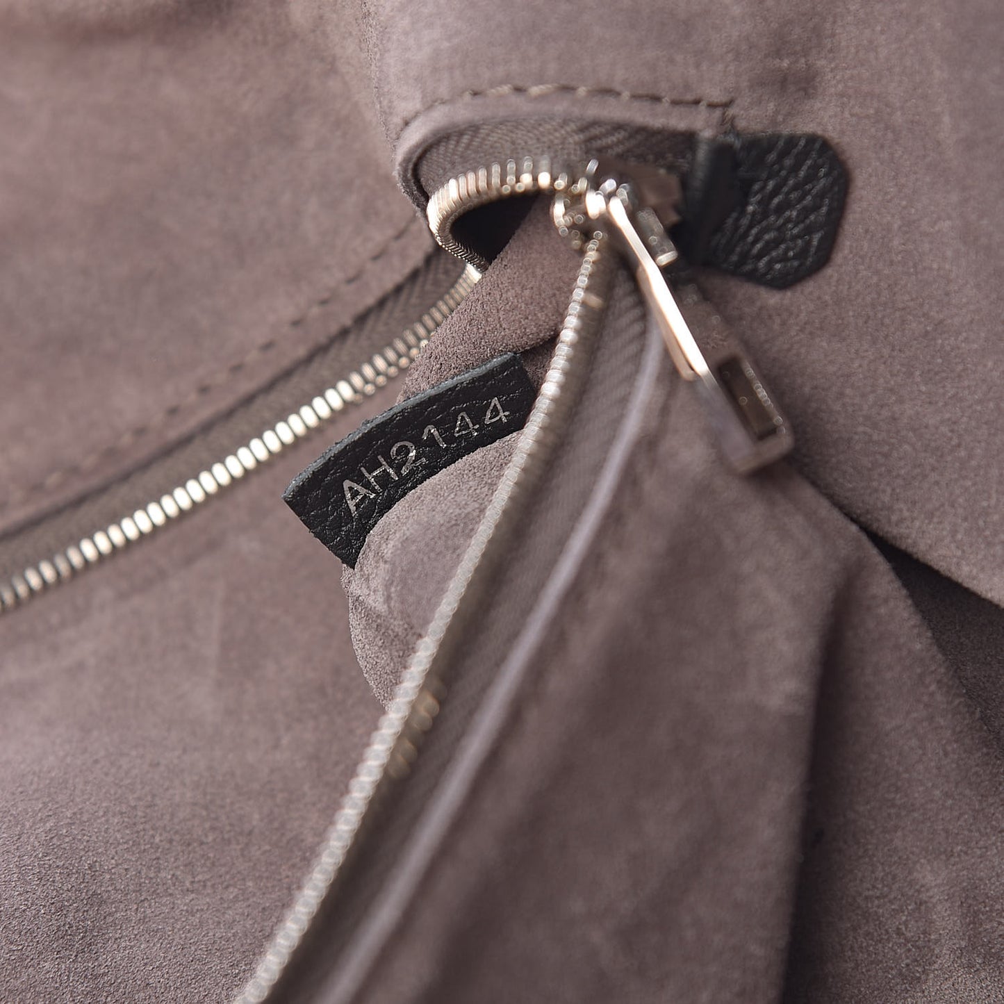 Veau Cachemire Soft Lockit MM Black
