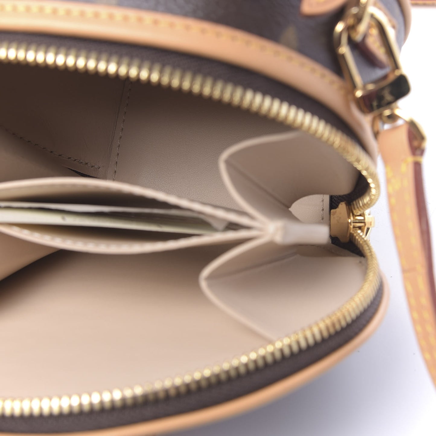 Monogram Mini Boite Chapeau