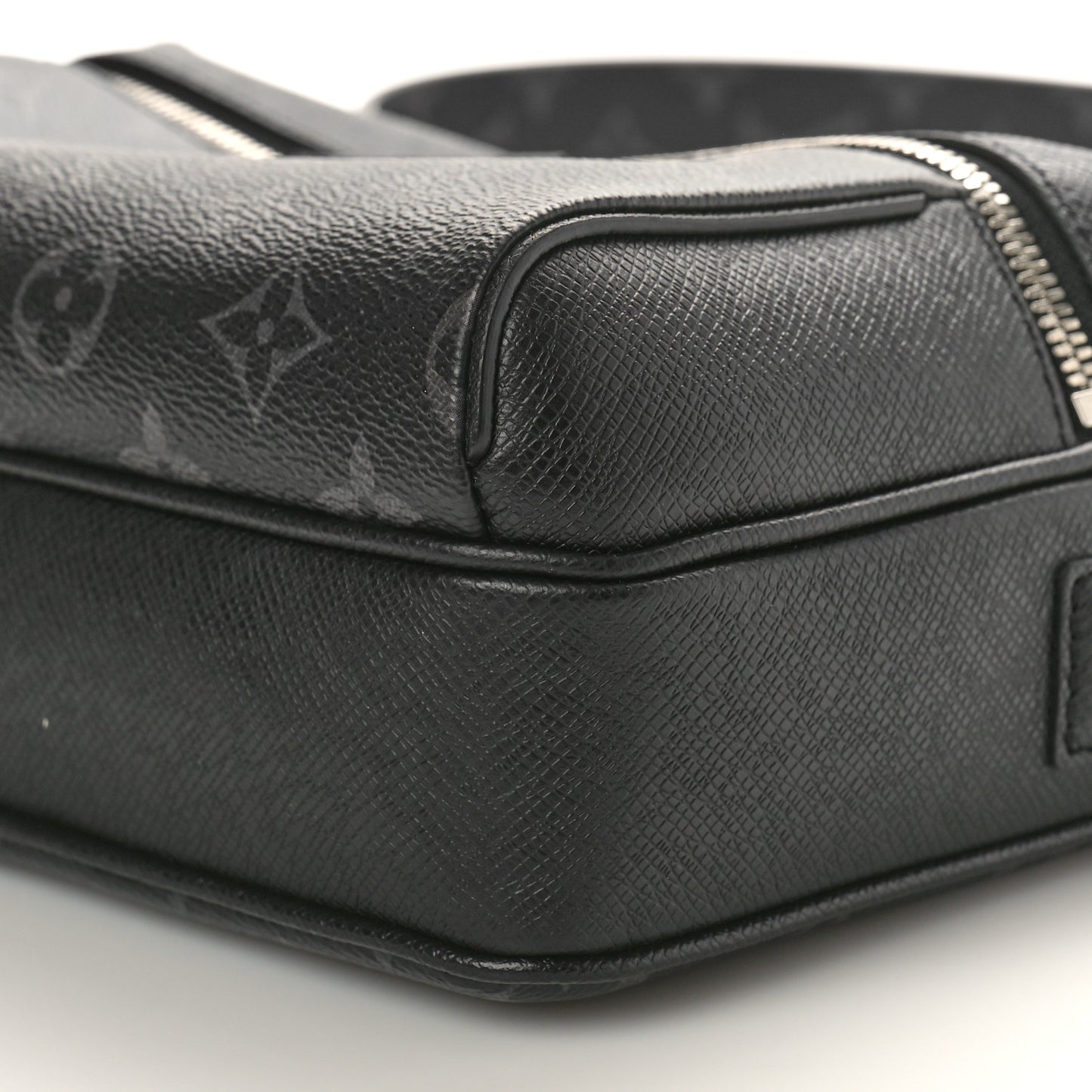Taiga Monogram Eclipse Outdoor Messenger Black