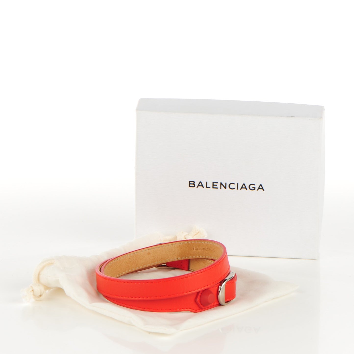 Matte Goatskin Rubber Covered Classic Hardware Triple Tour M Bracelet Rouge Coquelicot