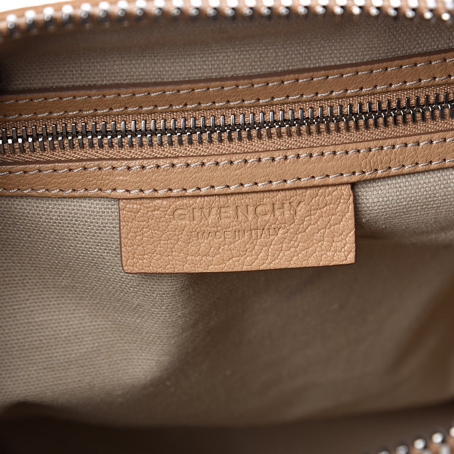 Sugar Goatskin Medium Antigona Light Beige