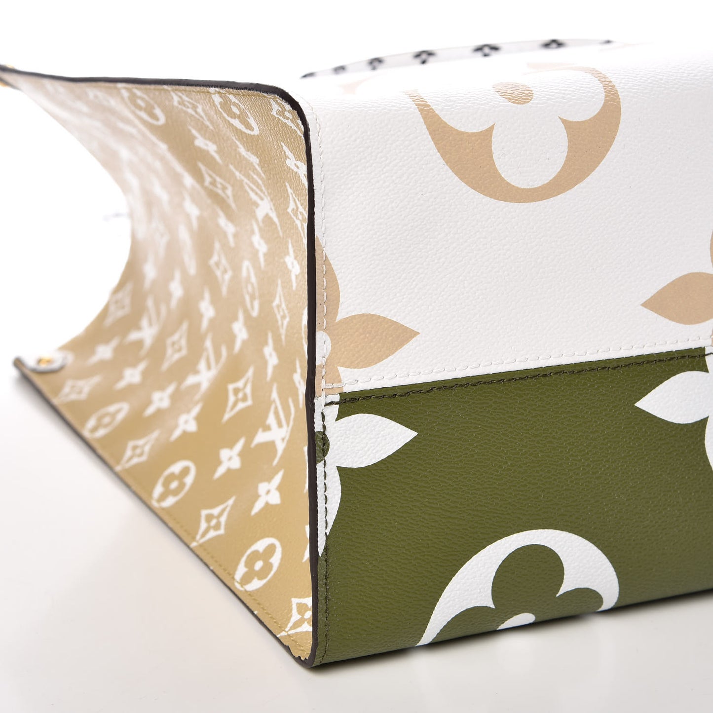 Monogram Giant Onthego GM Kaki Beige
