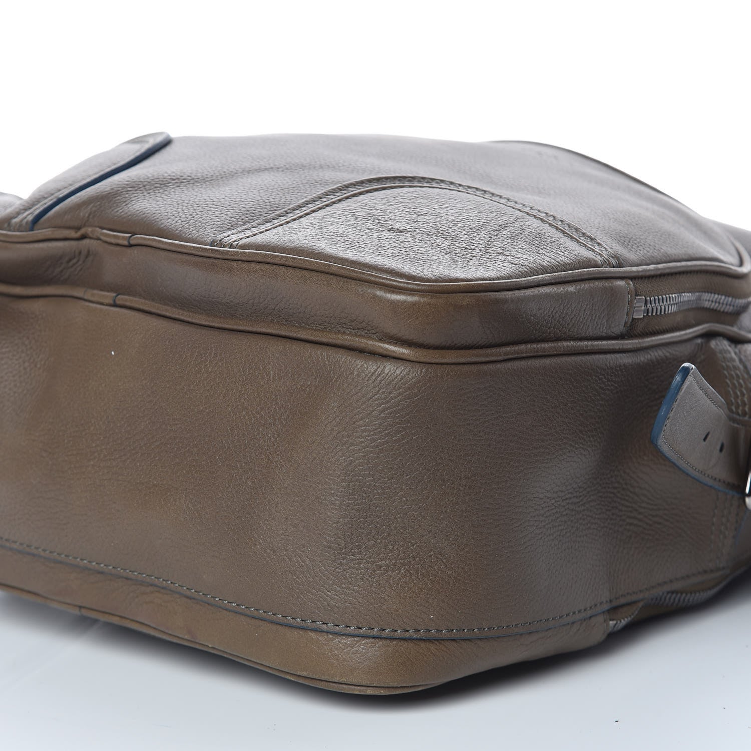 Louis Vuitton Bequia Trotter MM 9 of 12