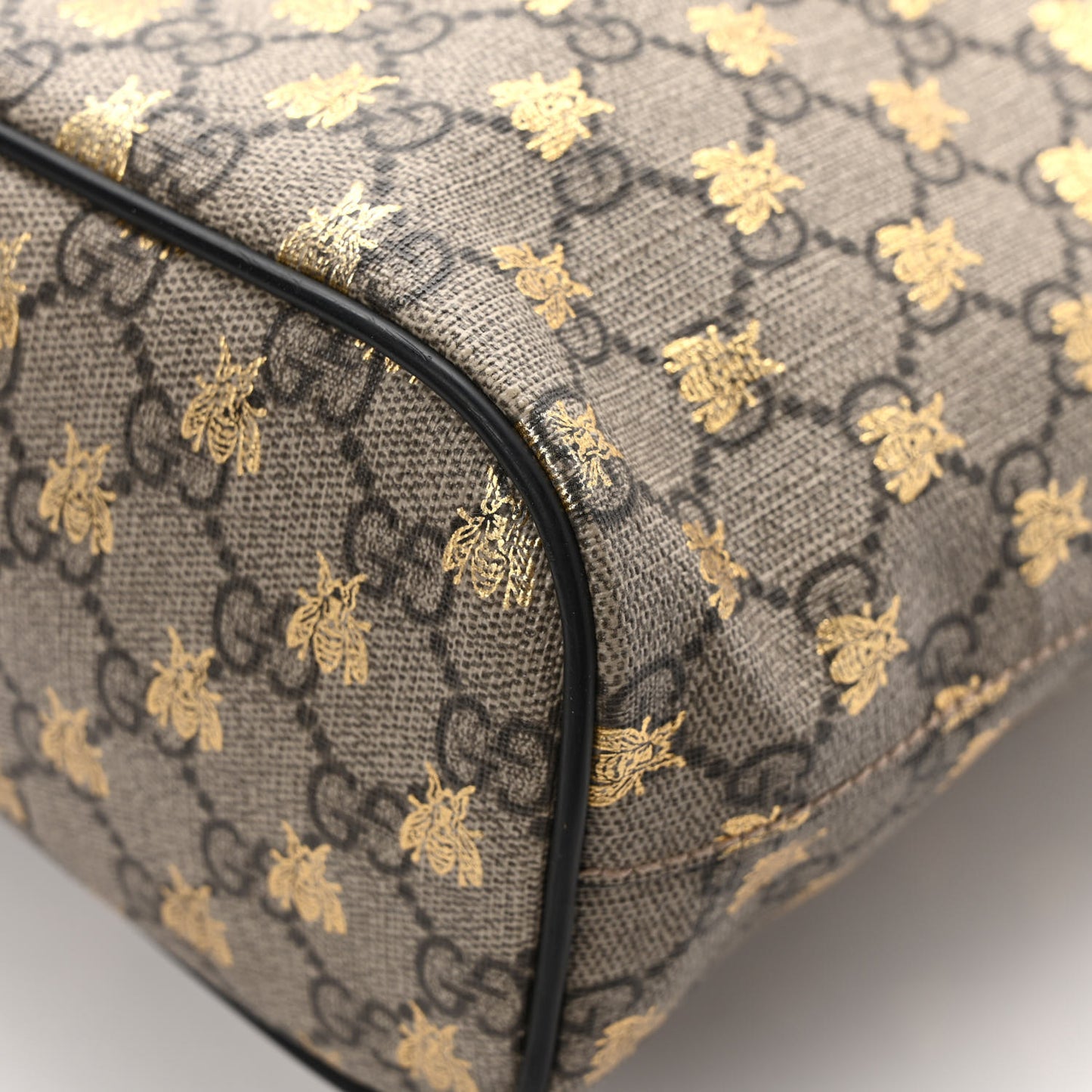 Soft GG Supreme Monogram Bees Small Crossbody Tote Beige Oro Black