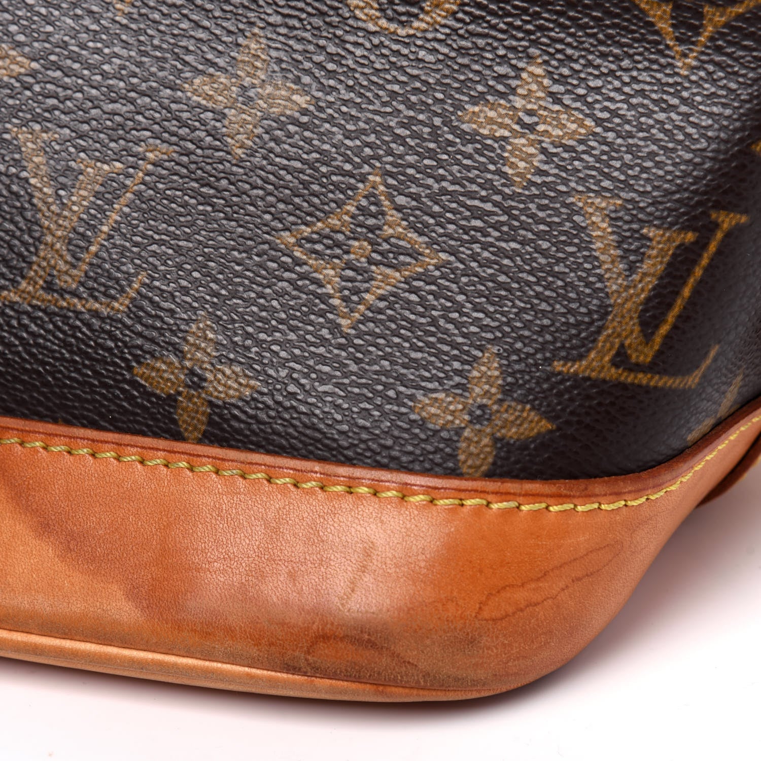 Louis Vuitton Monogram Alma PM 26 of 36