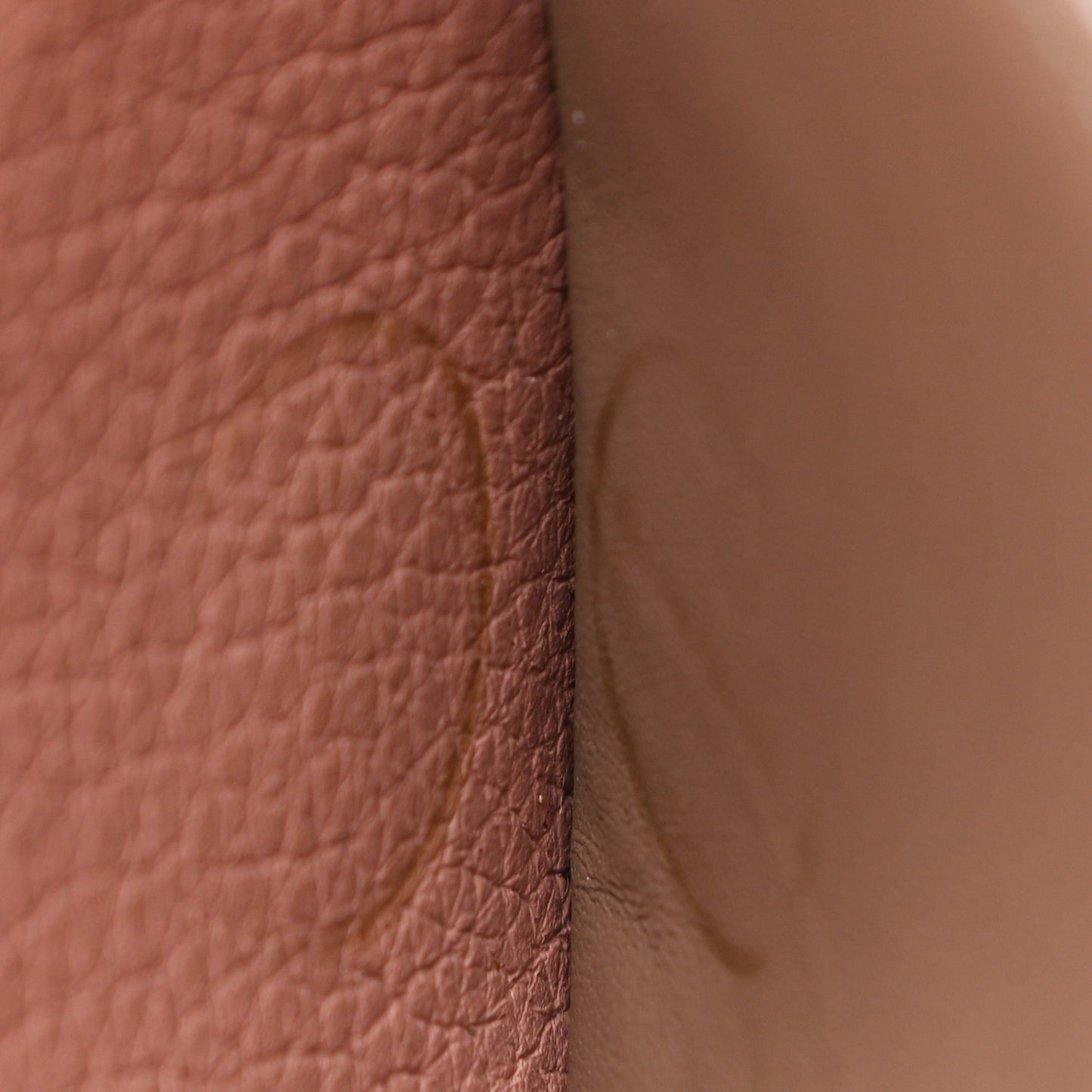 Taurillon Capucines Wallet Magnolia