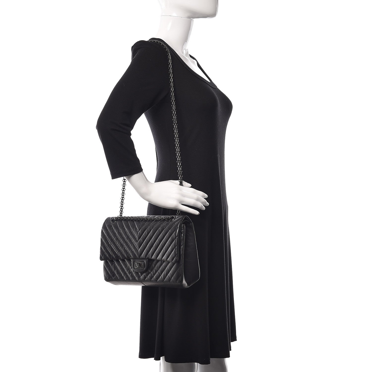Chanel Aged Calfskin Chevron 2.55 Reissue 226 So Black 2 of 11