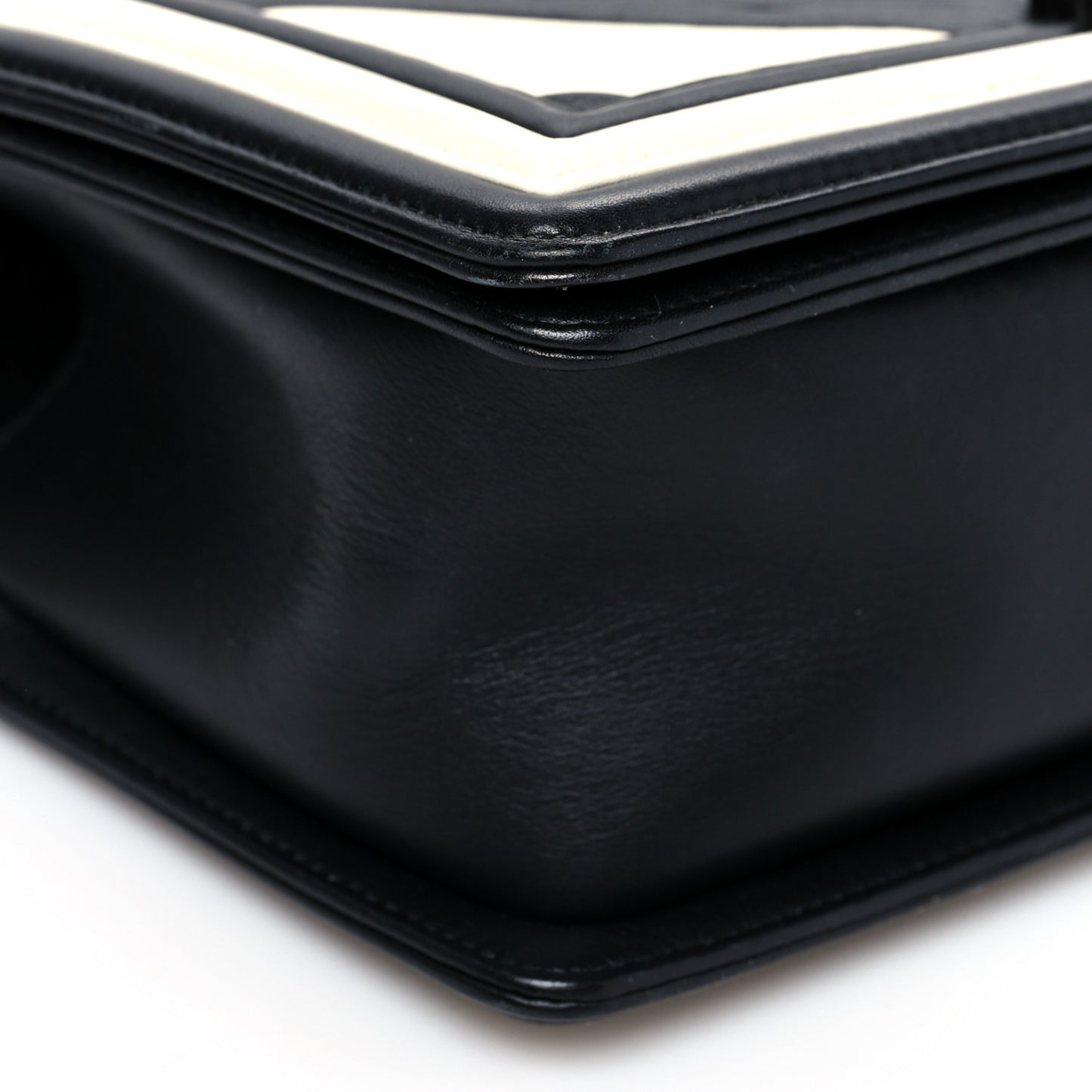 Calfskin Pleated Medium Boy In Rome Flap Black White