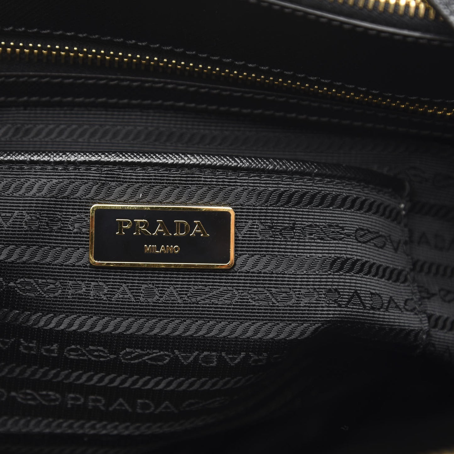 Saffiano Medium Galleria Double Zip Tote Black
