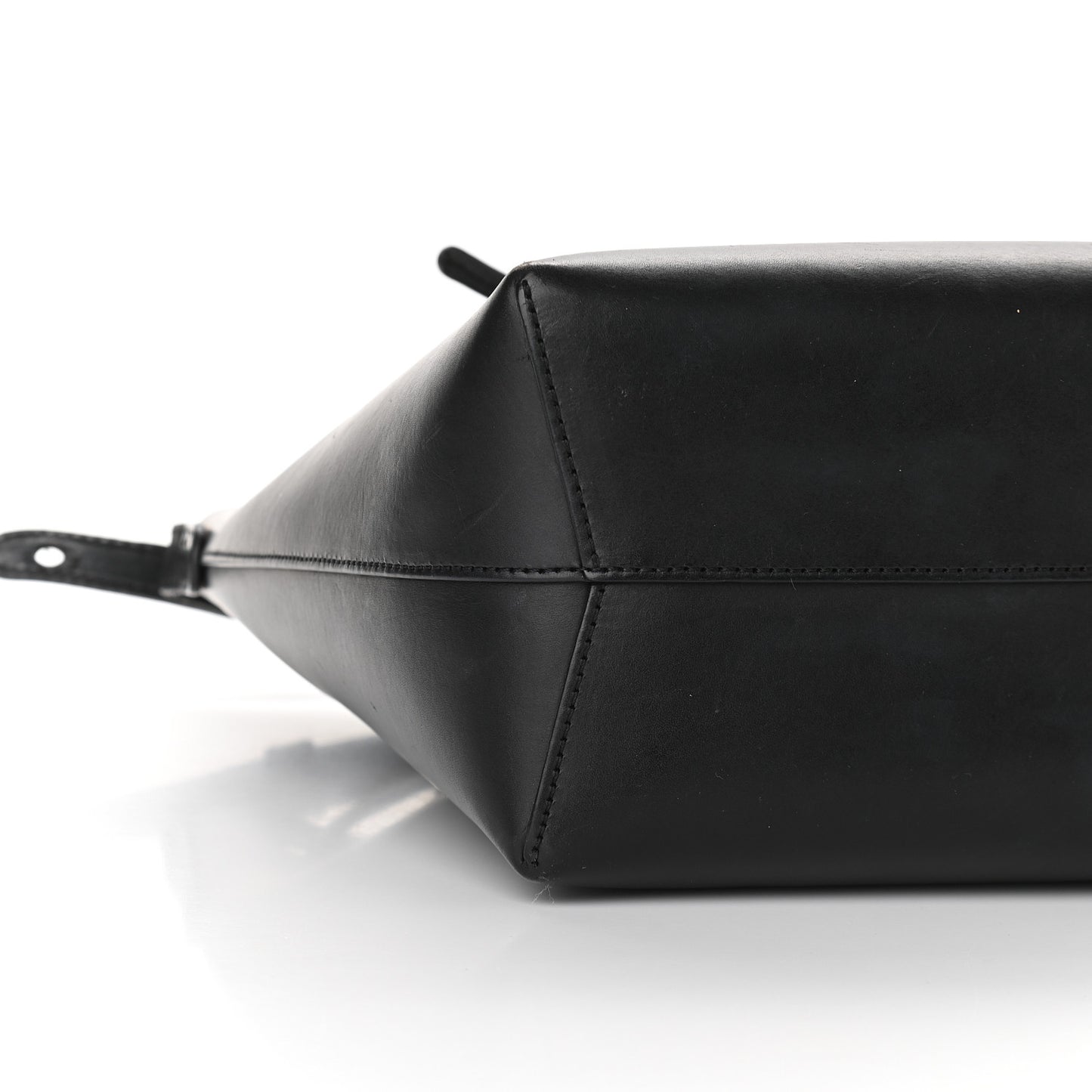 Vegetable Tanned Calfskin Bucket Bag Black Flamma