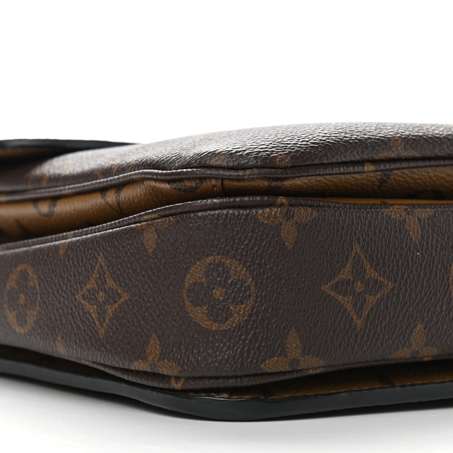 Reverse Monogram Pochette Metis