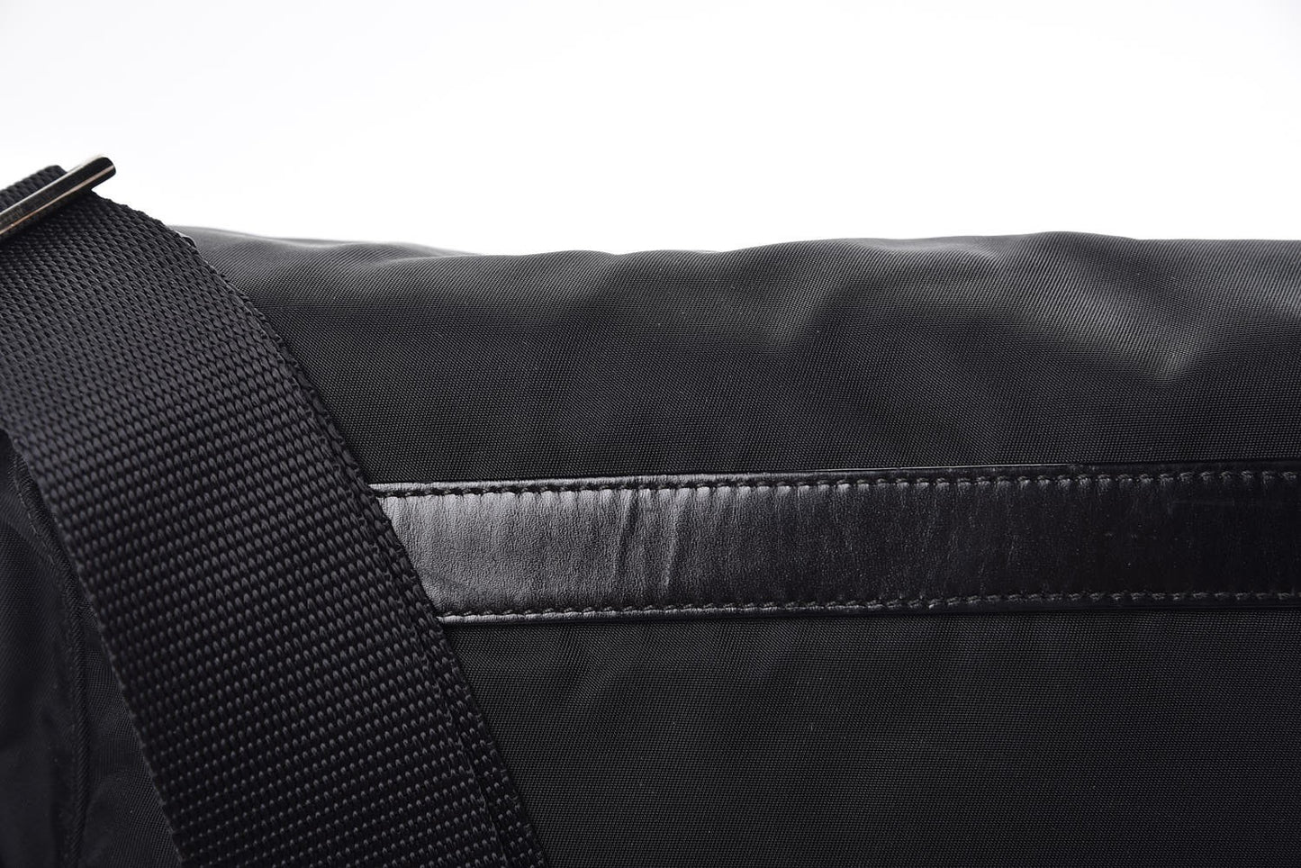 Nylon Vela Messenger Bag Black