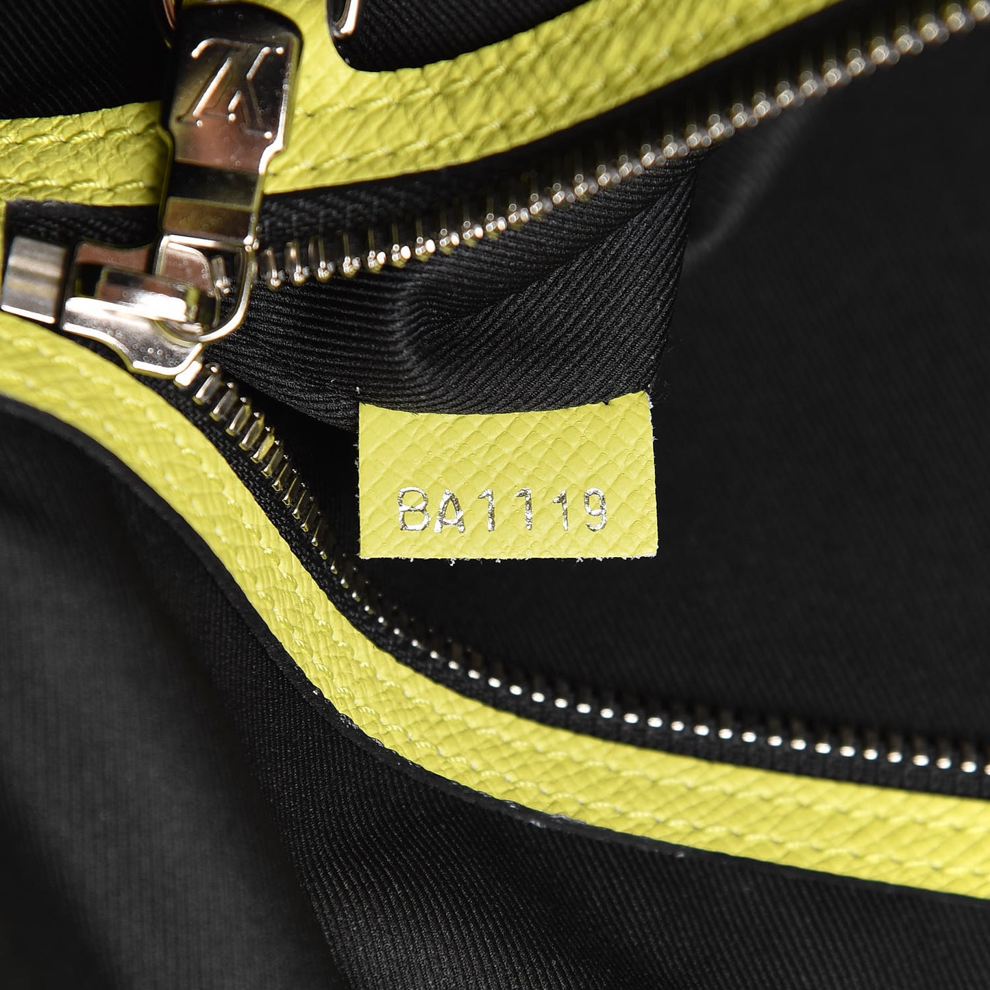 Monogram Taiga Keepall Bandouliere 50 Yellow