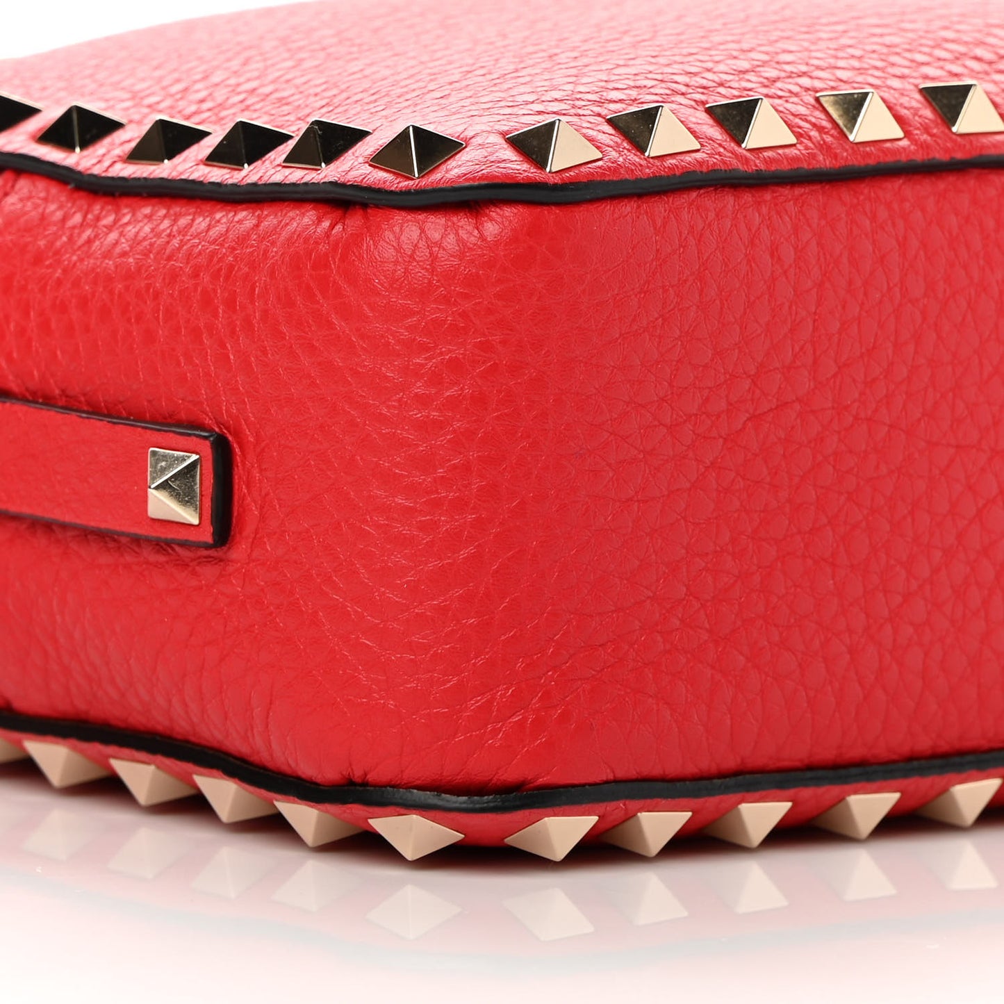 Pebbled Calfskin Rockstud Camera Crossbody Bag Rouge Pur