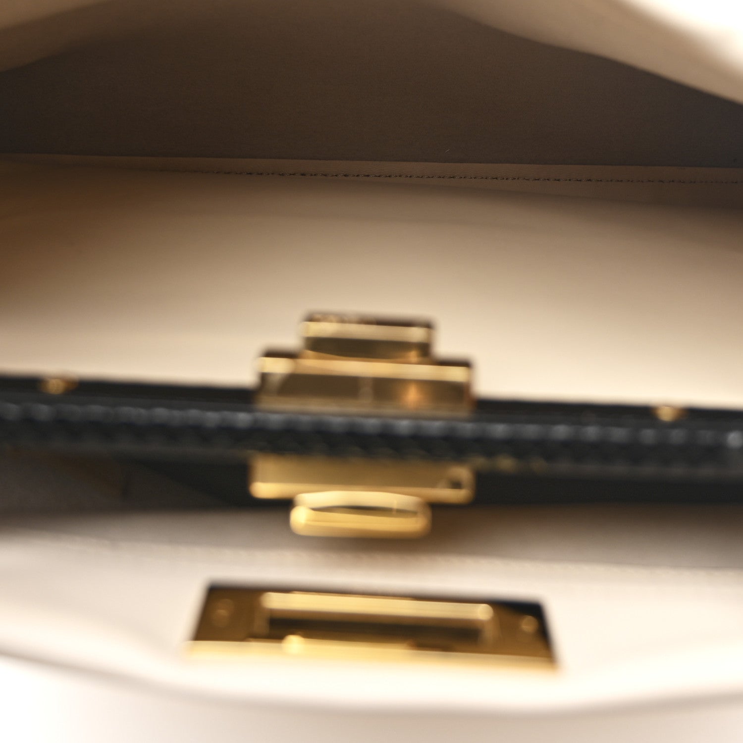 Fendi Vitello Seta Snakeskin Monster Eyes Medium Peekaboo Iconic Satchel  Amido Sand Black 16 of 57