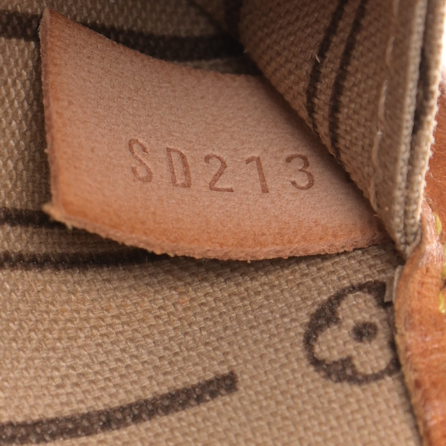 Louis Vuitton Monogram Neverfull MM 7 of 17