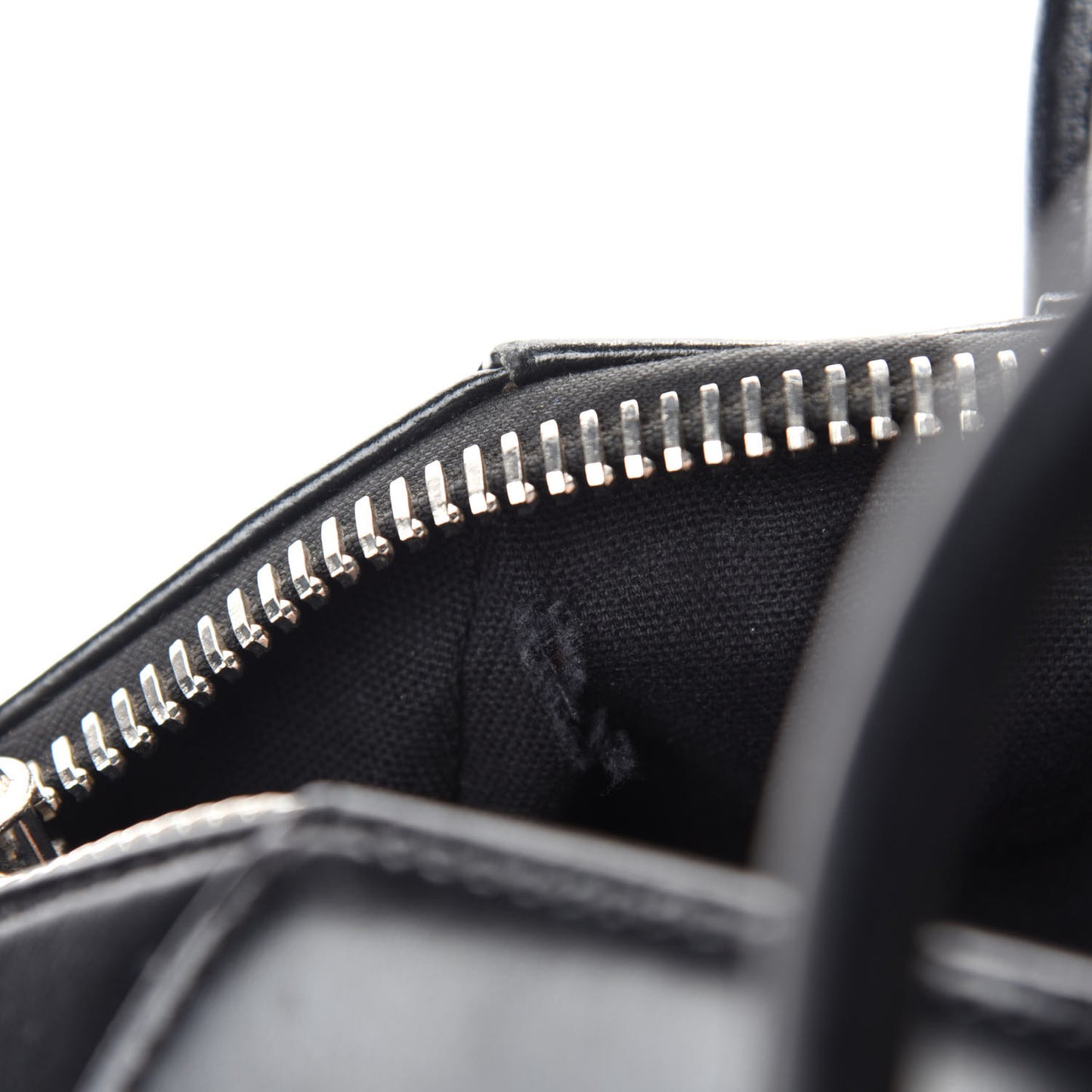 Shiny Lord Calfskin Medium Antigona Black