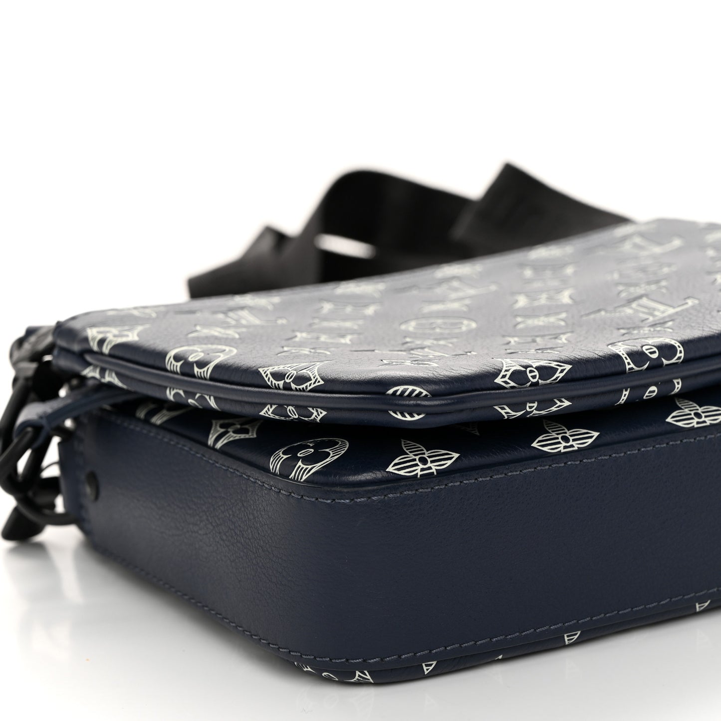 Monogram Shadow G65 Trio Messenger Navy